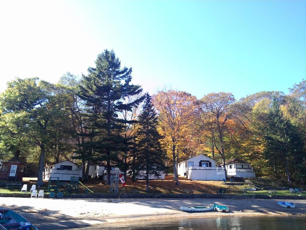Little Hawk Resort & Marina Algonquin Highlands Buitenkant foto