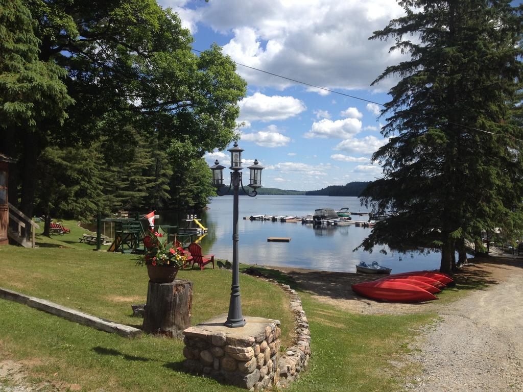 Little Hawk Resort & Marina Algonquin Highlands Buitenkant foto