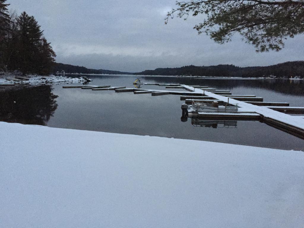 Little Hawk Resort & Marina Algonquin Highlands Buitenkant foto