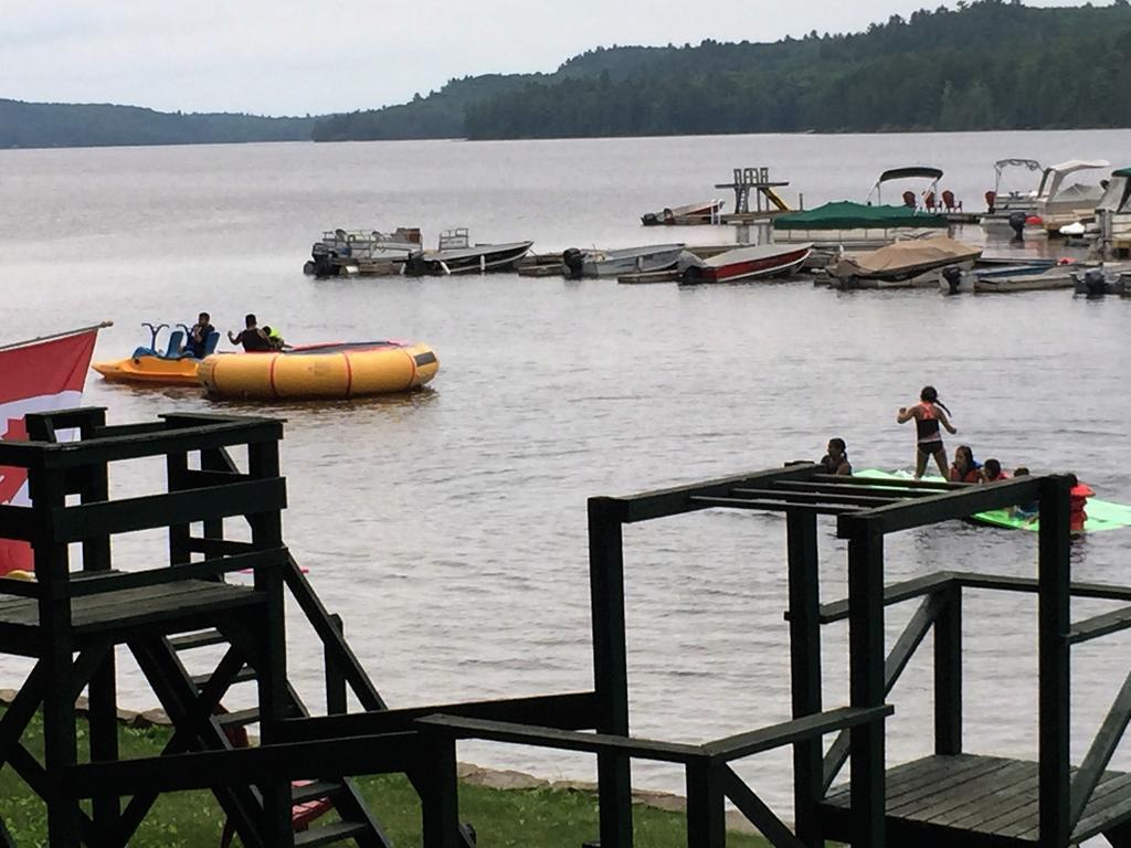 Little Hawk Resort & Marina Algonquin Highlands Buitenkant foto